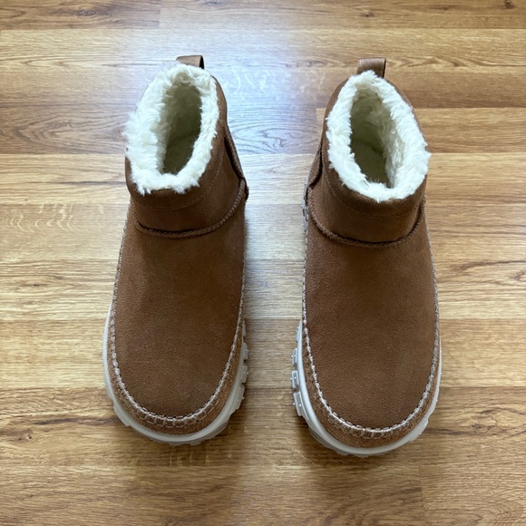 UGG Women’s Venture Daze Ultra Mini boots - Picture 2 of 12